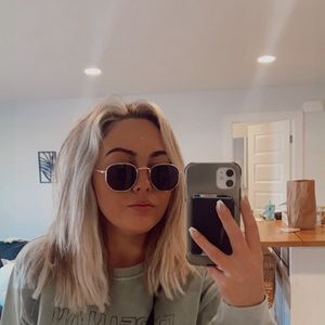 Meet your Posher, Megan